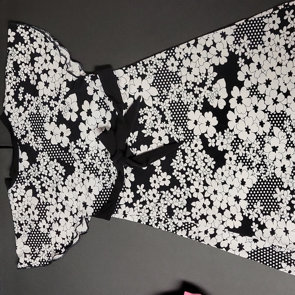 IZ Byer Black and White Floral Silky Dress - Picture 2 of 4